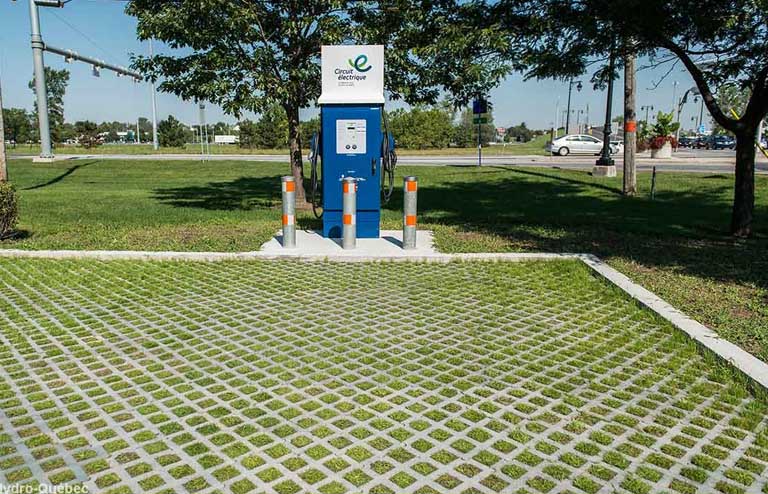 Borne de recharge rapide à 400 volts du Circuit électrique