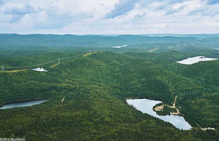 Lignes de transport entre les postes de la Manicouagan et de Bergeronnes sur la Côte-Nord